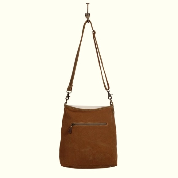 Free Spirited Shoulder Bag - Picture 3 of 4